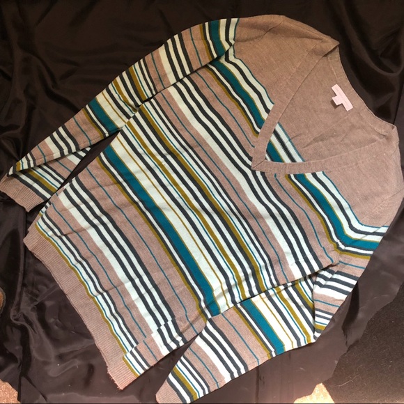 New York & Company Sweaters - New York and Co. v-neck sweater